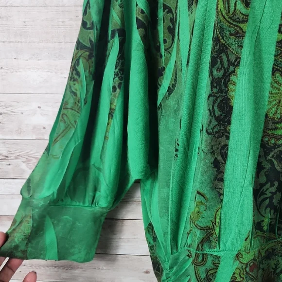 Elegant Green Women's Top - Picture 4 of 9